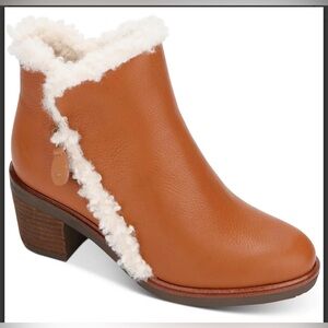 Gentle Souls by Kenneth Cole Best 65MM Zip Bootie Cozy Lined Ankle Boots $275